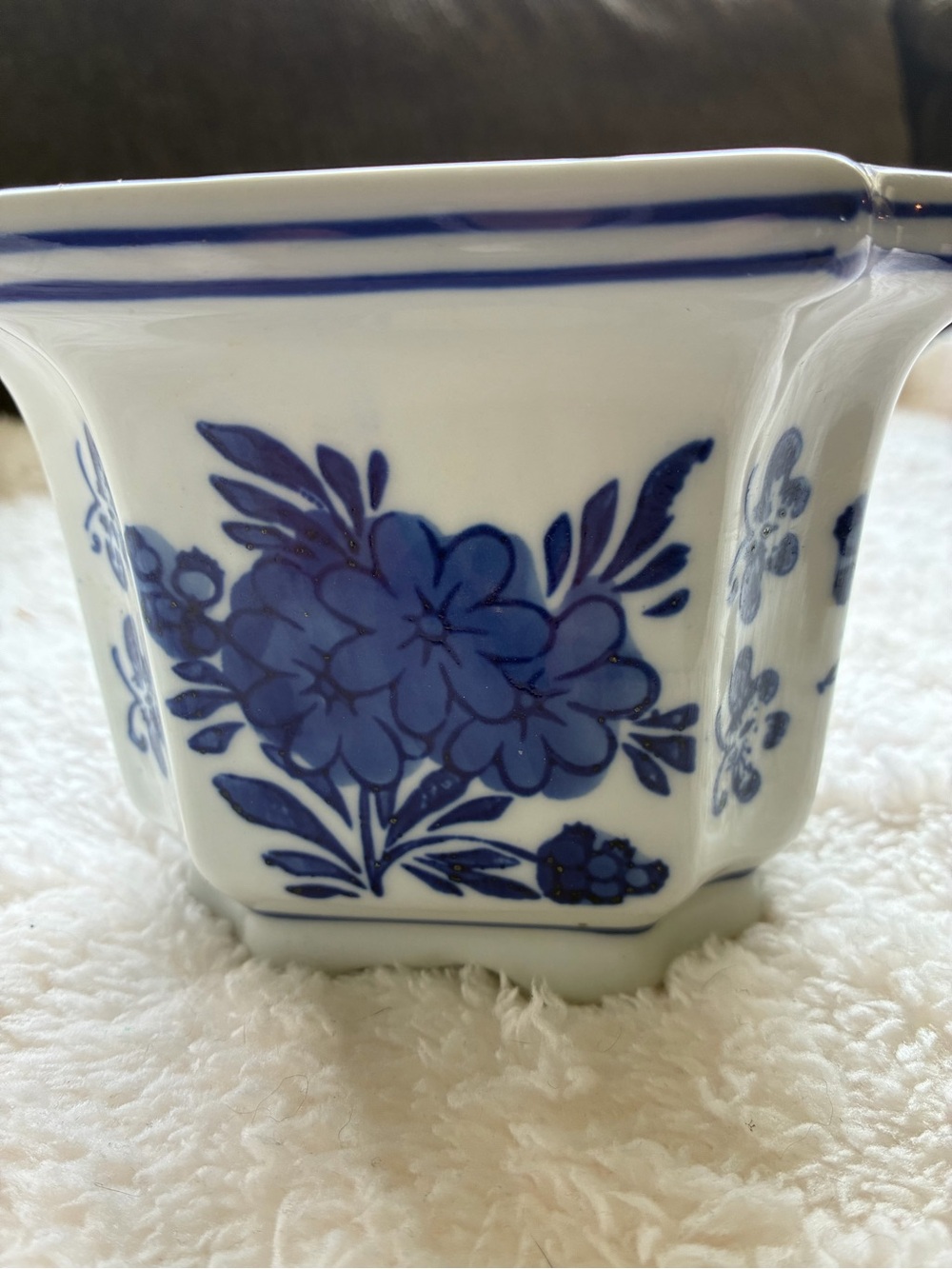 Vintage 1980s blue and white floral octagonal plantar pot glossy finish